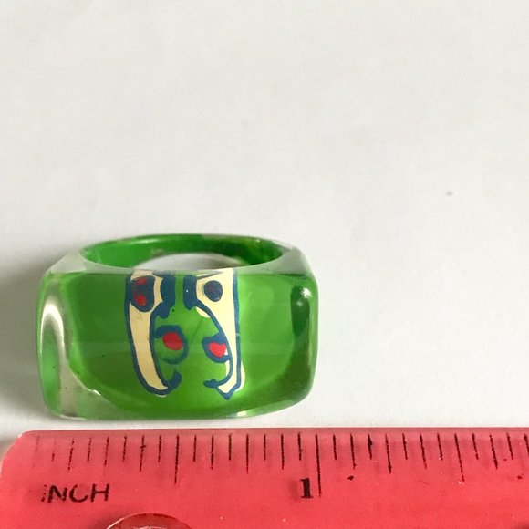 Vintage Lucite Acrylic Ring Size 9 Retro Abstract Hand Painted Green Blue Red - Picture 10 of 11